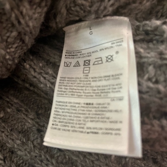 Banana Republic Wool toggle cable knit sweater.  women’s size large. - Picture 4 of 5